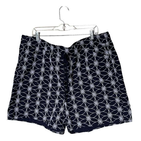 Lane Bryant Blue and White Soft Eyelet Pull-On Short 100% Cotton Size 20 - Picture 2 of 11